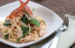 Spaghetti with chicken, broccolini and prosciutto